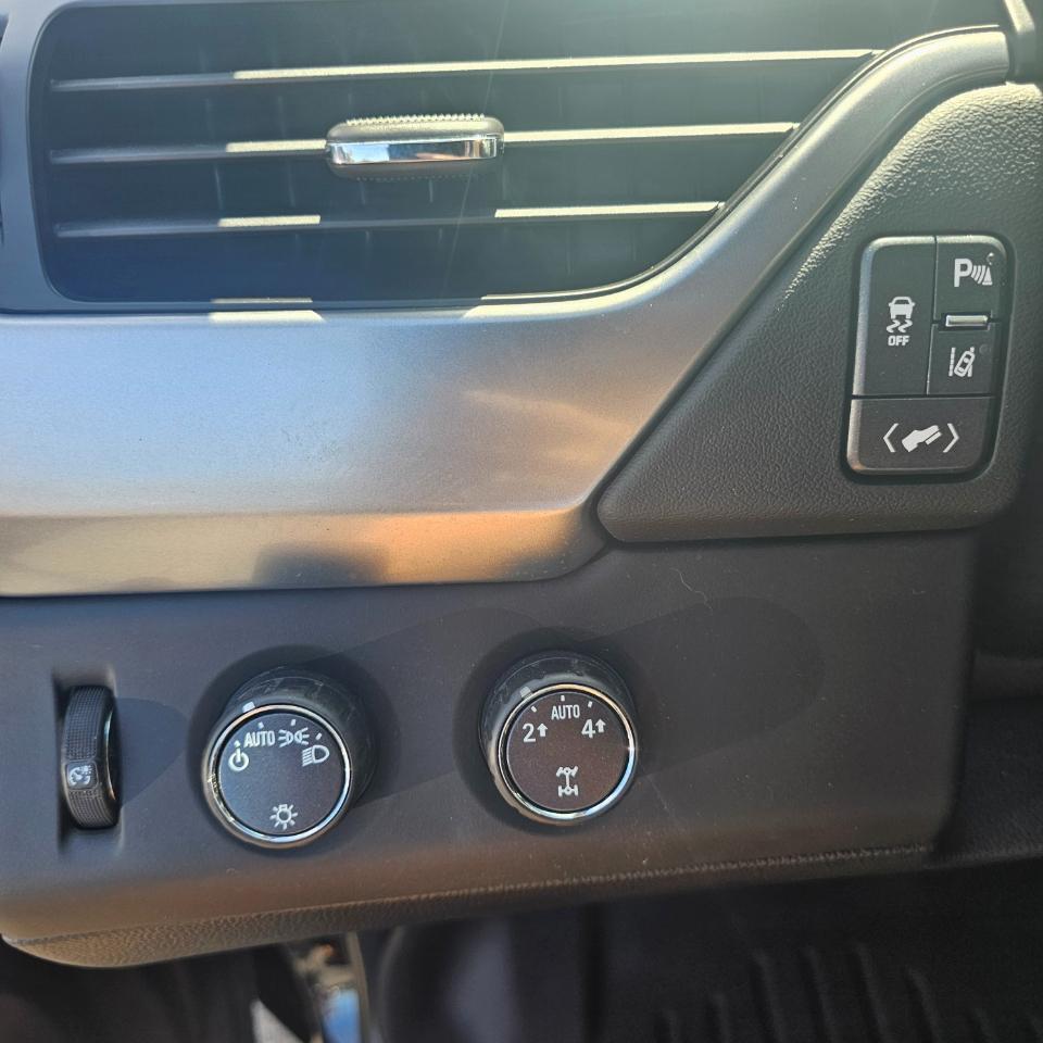 Chevrolet Suburban LT 1500 4WD 2015