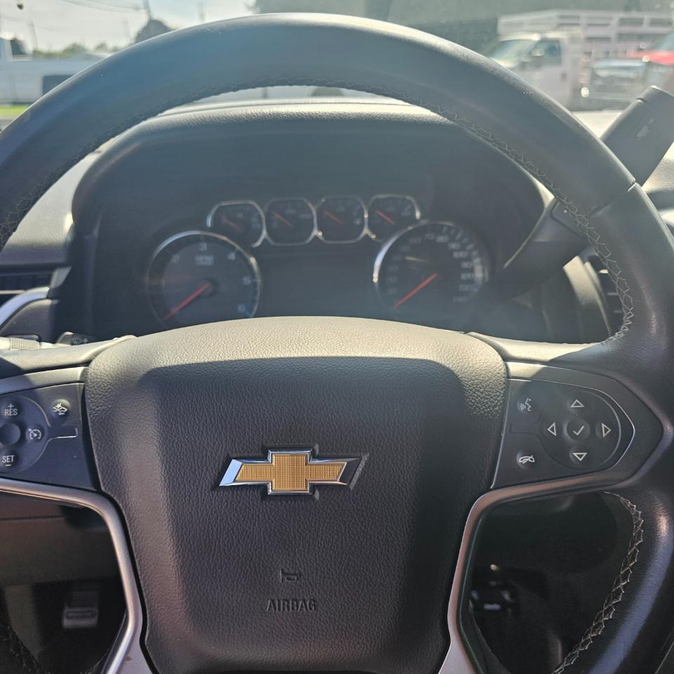 Chevrolet Suburban LT 1500 4WD 2015