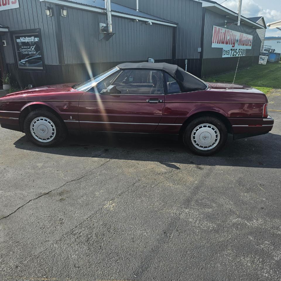 Cadillac Allante Base 1988