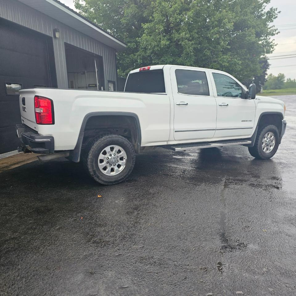 GMC Sierra 2500HD SLT Crew Cab 4WD 2015