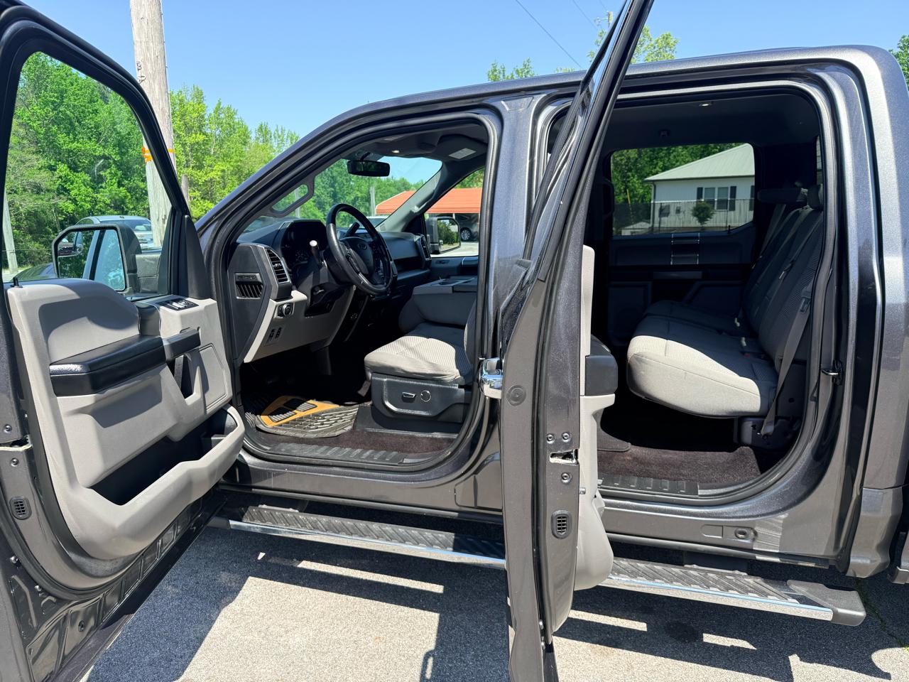 Ford F-150 XL SuperCrew 5.5-ft. Bed 2WD 2016