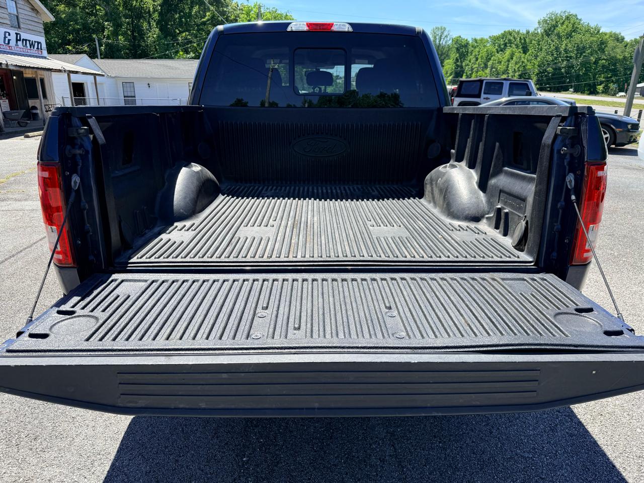 Ford F-150 2WD SuperCrew 150" XLT 2015