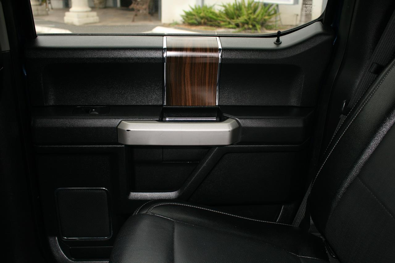 Ford F-150 2WD SuperCrew 145" Lariat 2015 Ford F-150 2WD SuperCrew 145" Lariat 2015