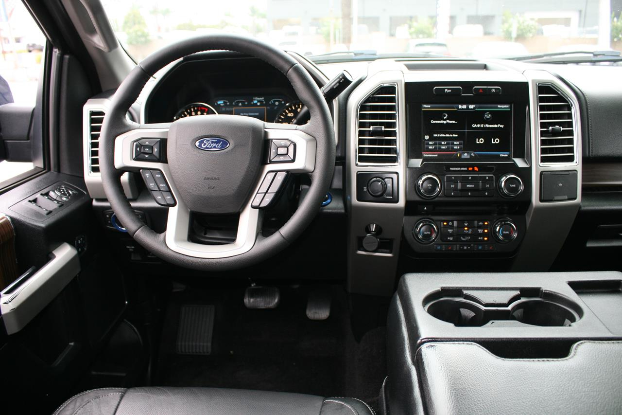 Ford F-150 2WD SuperCrew 145" Lariat 2015 Ford F-150 2WD SuperCrew 145" Lariat 2015