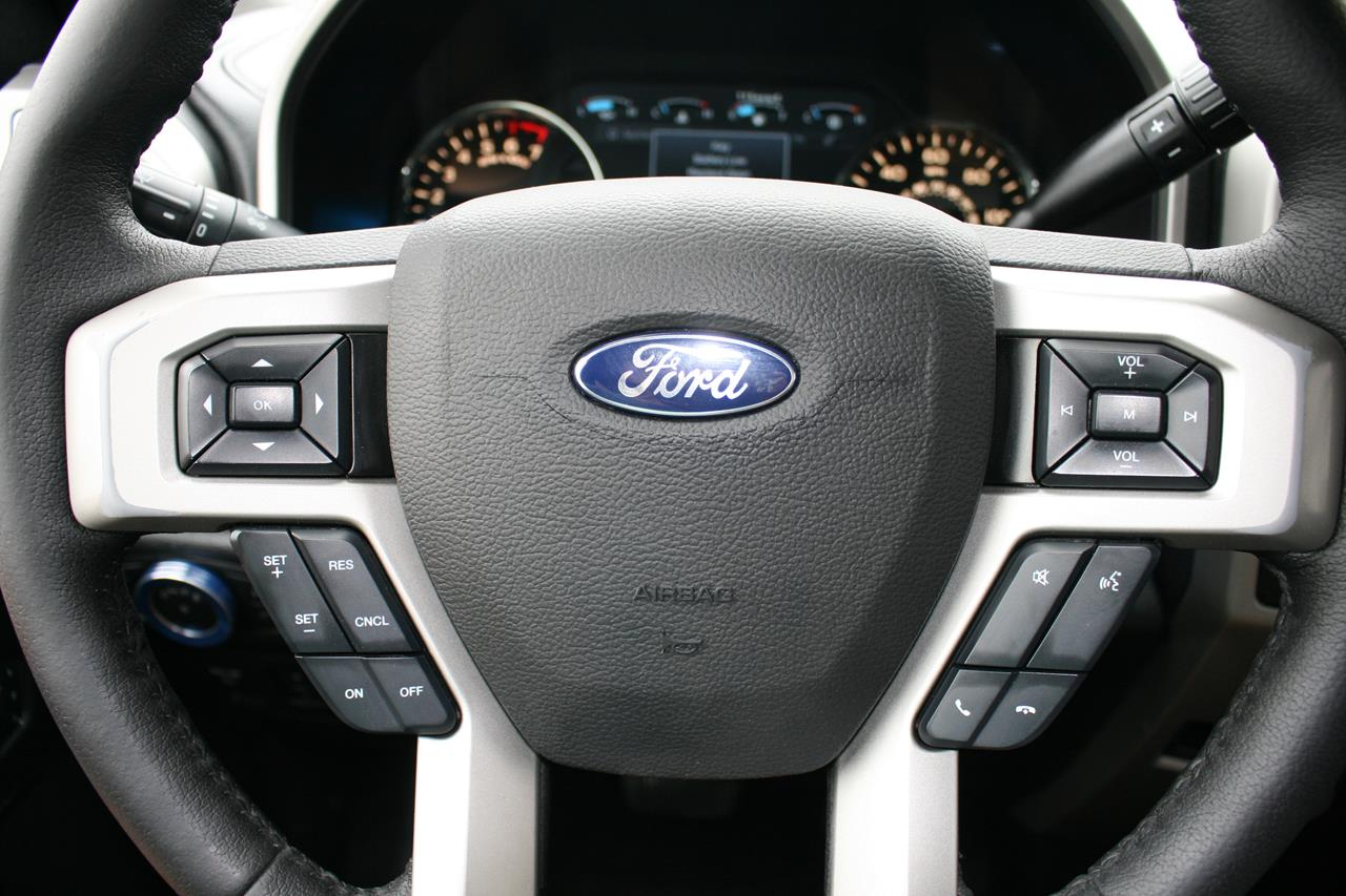 Ford F-150 2WD SuperCrew 145" Lariat 2015 Ford F-150 2WD SuperCrew 145" Lariat 2015