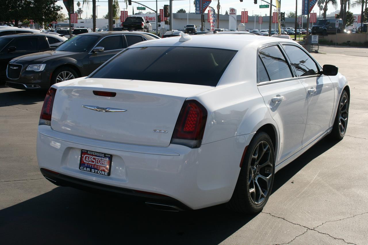 Chrysler 300 Touring RWD 2018 Chrysler 300 Touring RWD 2018