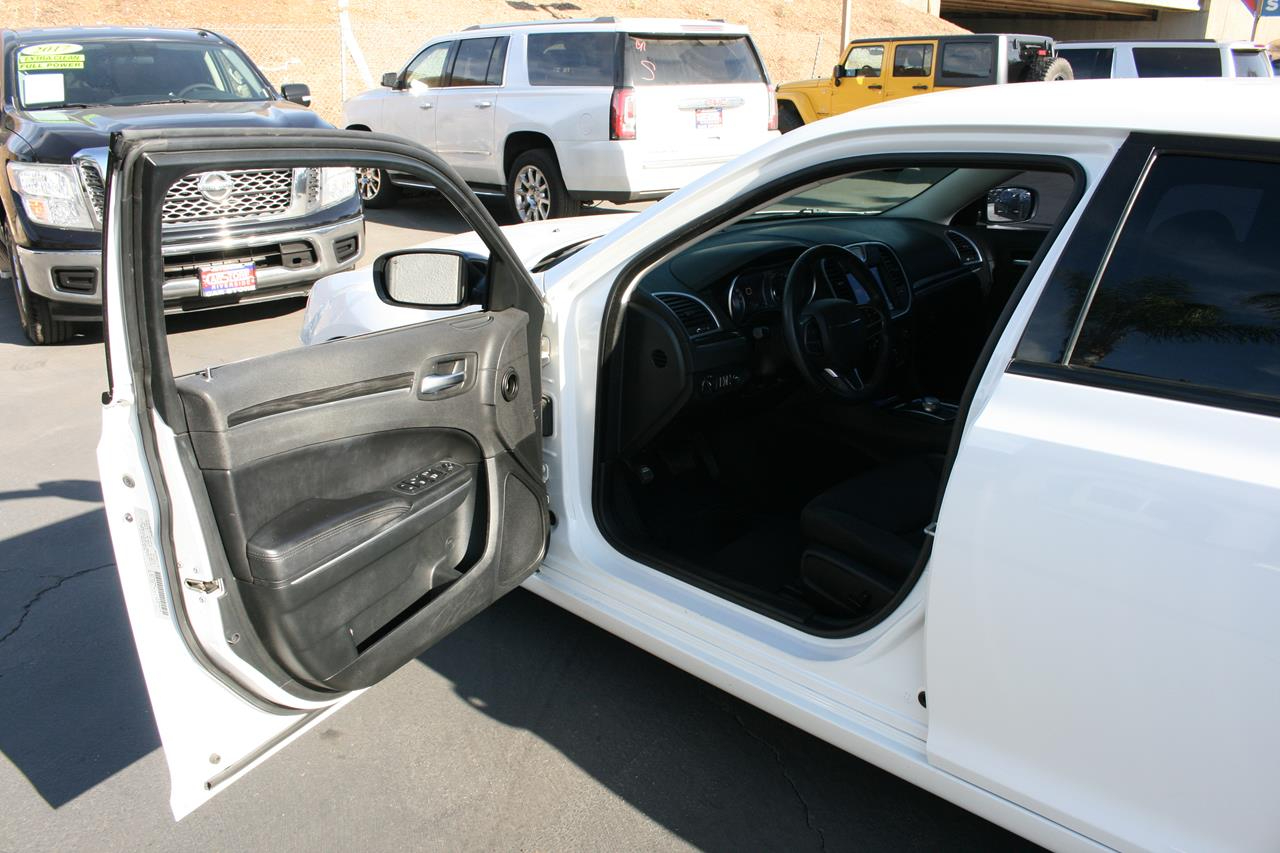 Chrysler 300 Touring RWD 2018 Chrysler 300 Touring RWD 2018