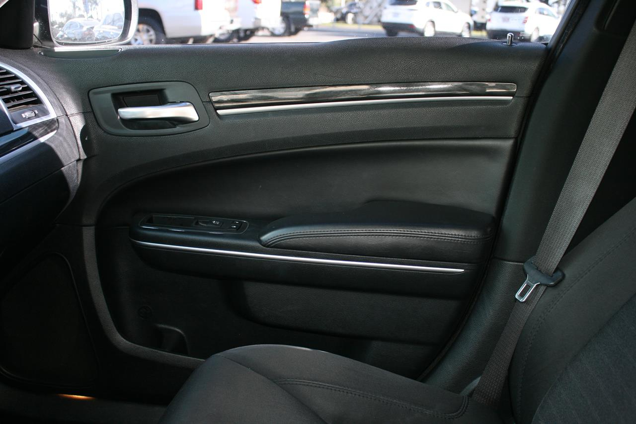 Chrysler 300 Touring RWD 2018 Chrysler 300 Touring RWD 2018