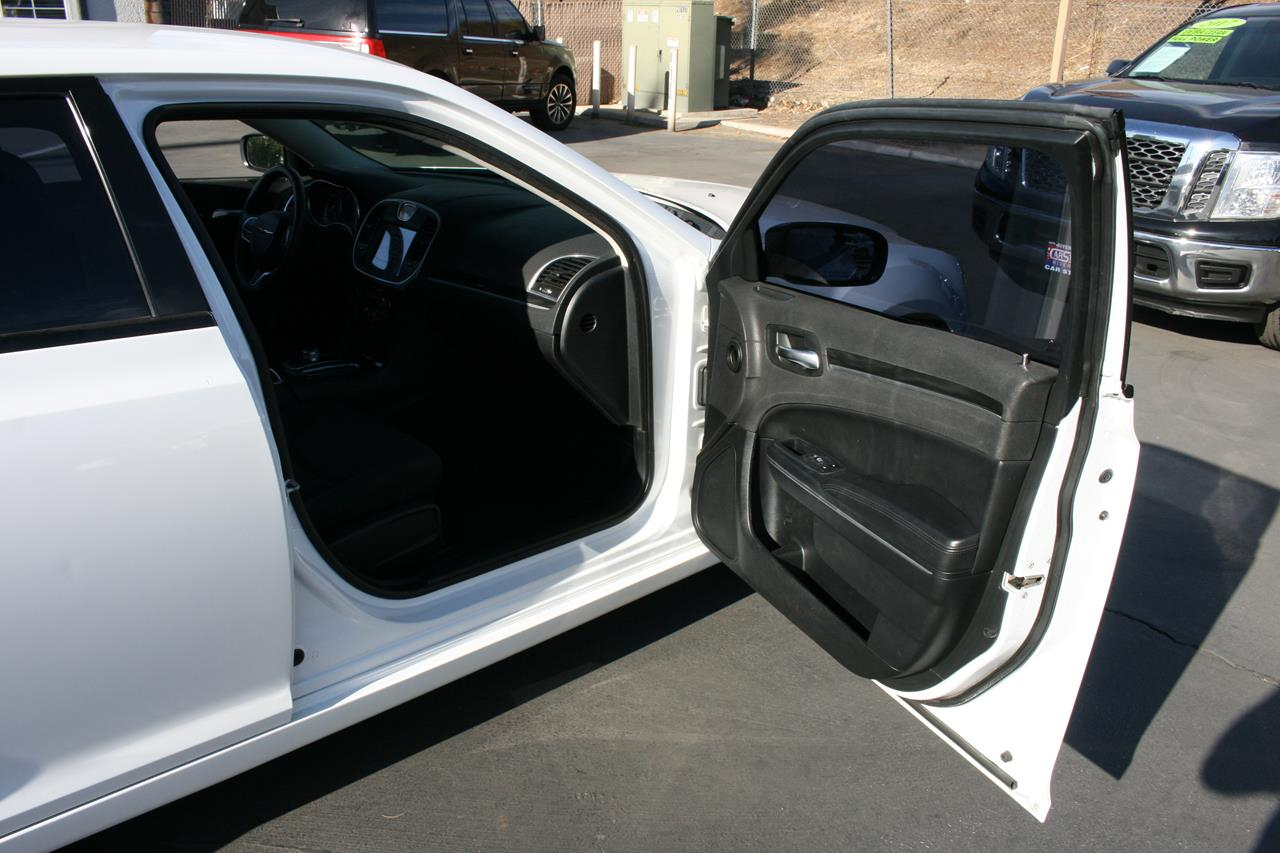 Chrysler 300 Touring RWD 2018 Chrysler 300 Touring RWD 2018