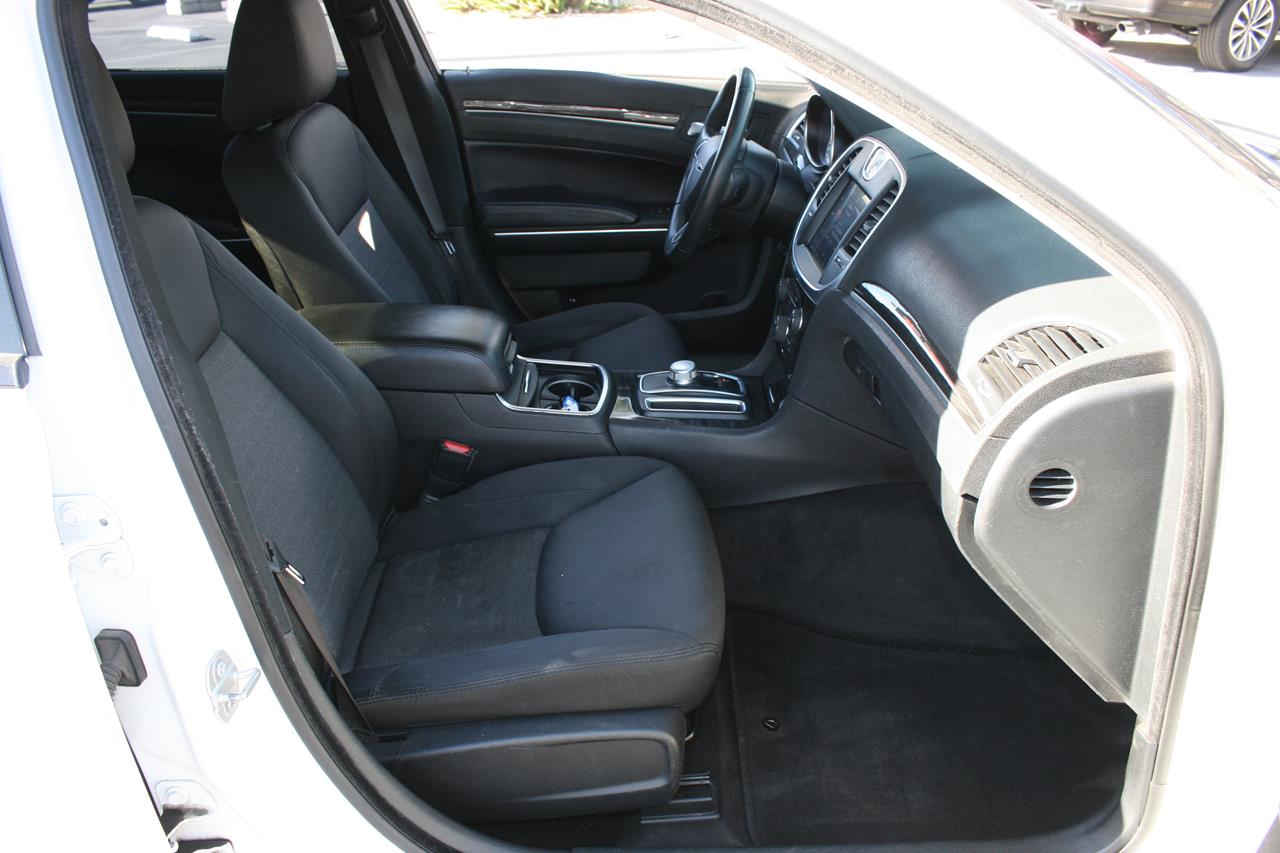 Chrysler 300 Touring RWD 2018 Chrysler 300 Touring RWD 2018