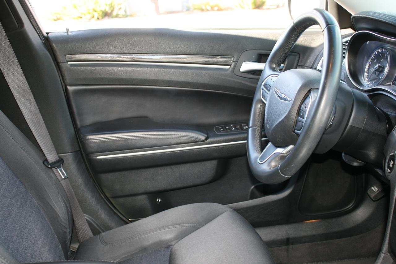 Chrysler 300 Touring RWD 2018 Chrysler 300 Touring RWD 2018