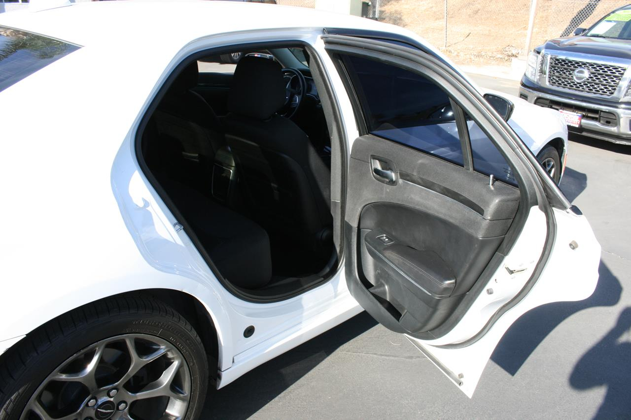 Chrysler 300 Touring RWD 2018 Chrysler 300 Touring RWD 2018