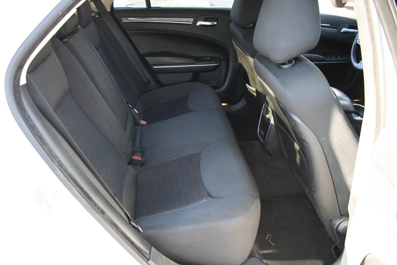 Chrysler 300 Touring RWD 2018 Chrysler 300 Touring RWD 2018