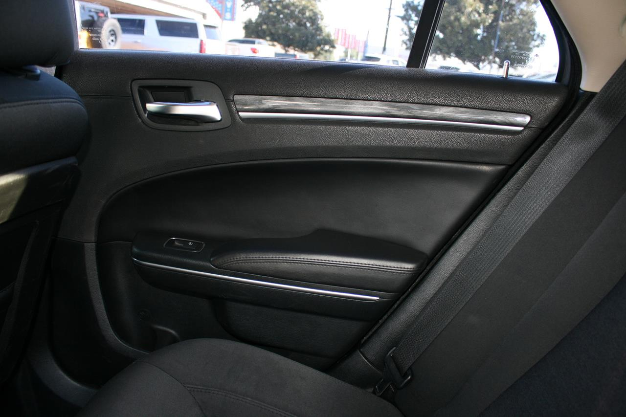 Chrysler 300 Touring RWD 2018 Chrysler 300 Touring RWD 2018