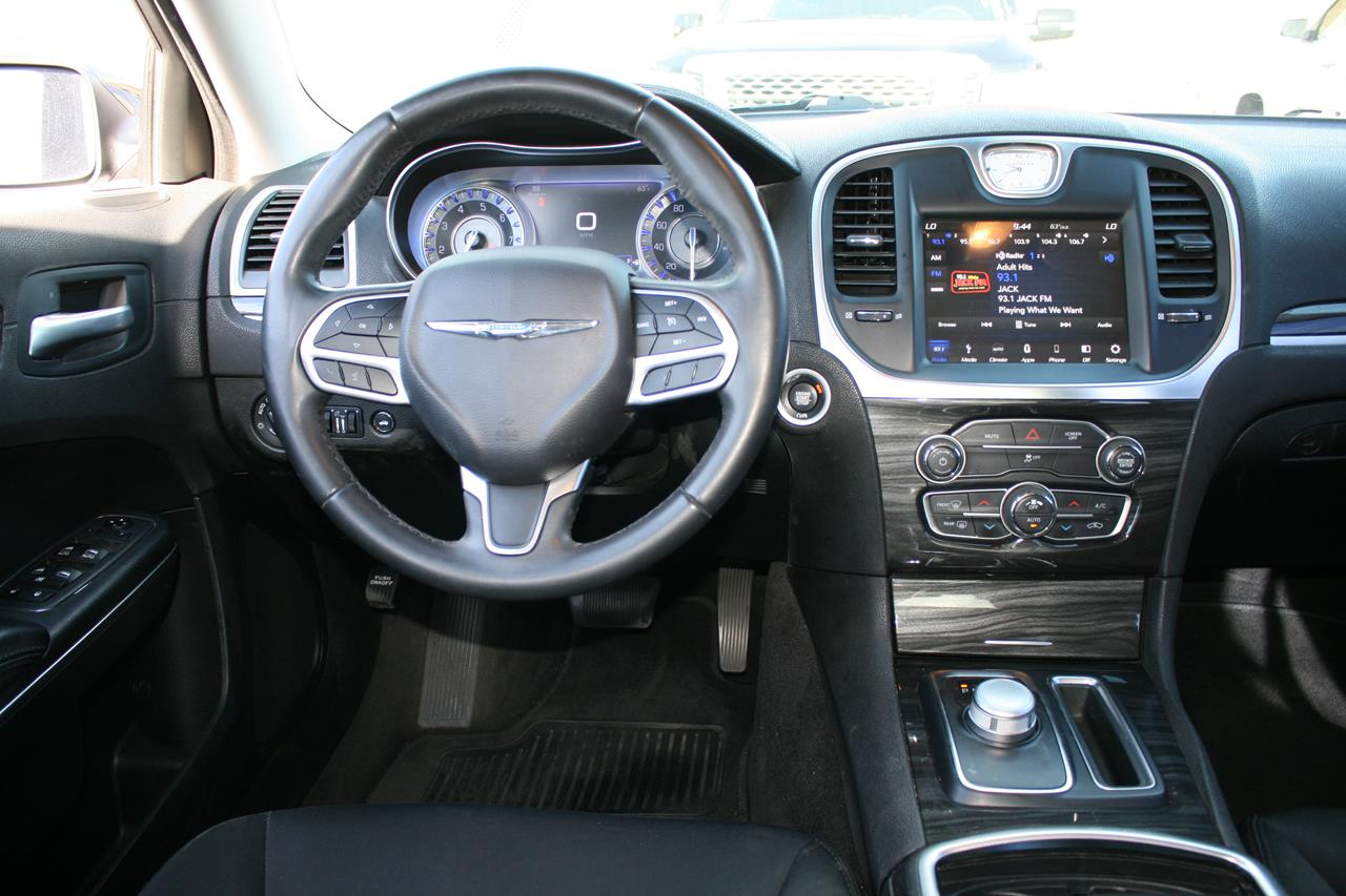 Chrysler 300 Touring RWD 2018 Chrysler 300 Touring RWD 2018