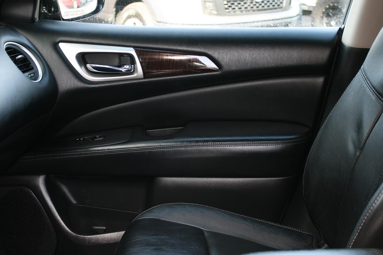 Nissan Pathfinder 2WD 4dr Platinum 2014