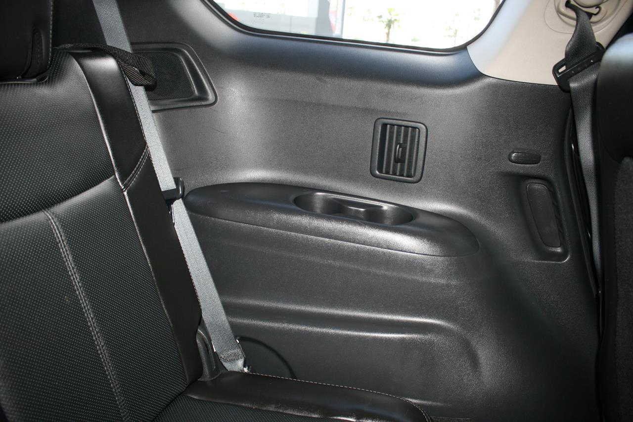 Nissan Pathfinder 2WD 4dr Platinum 2014