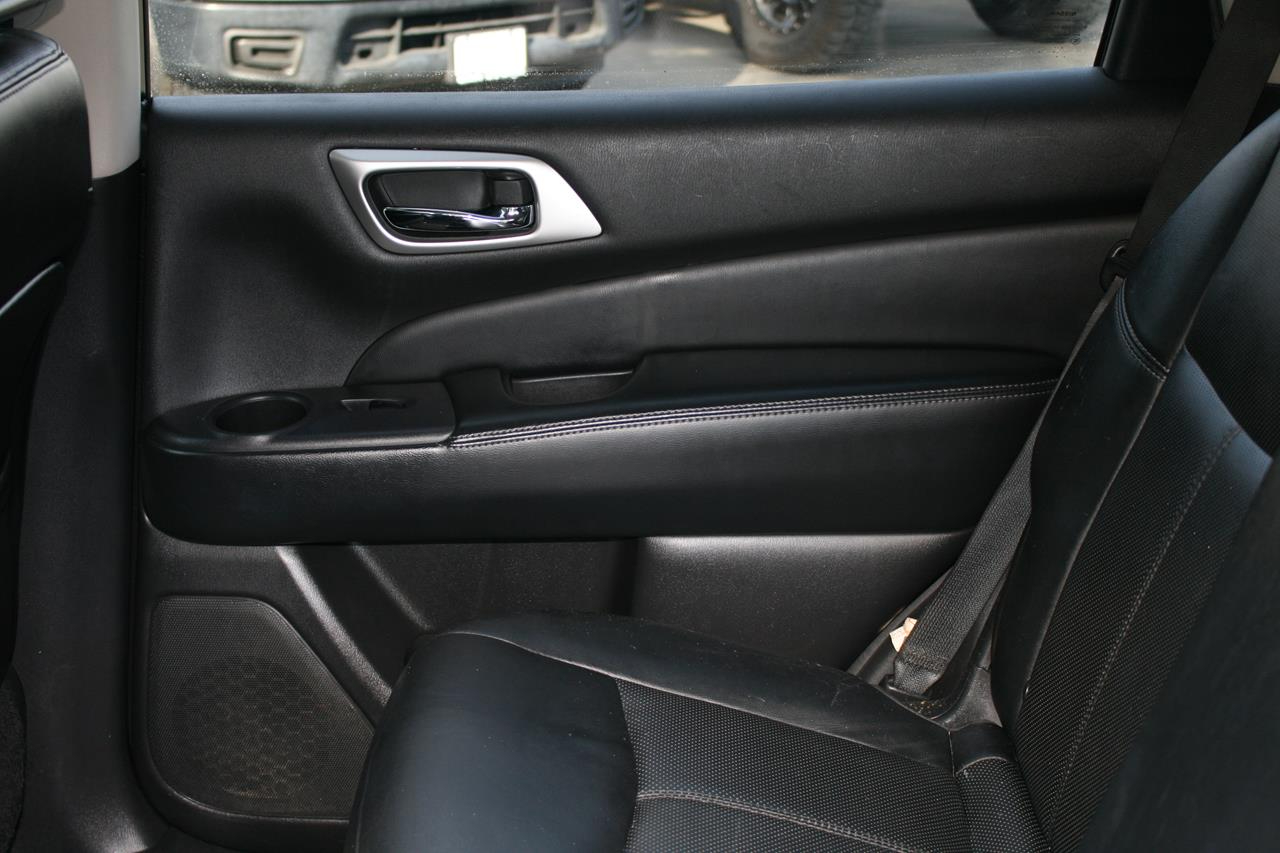 Nissan Pathfinder 2WD 4dr Platinum 2014