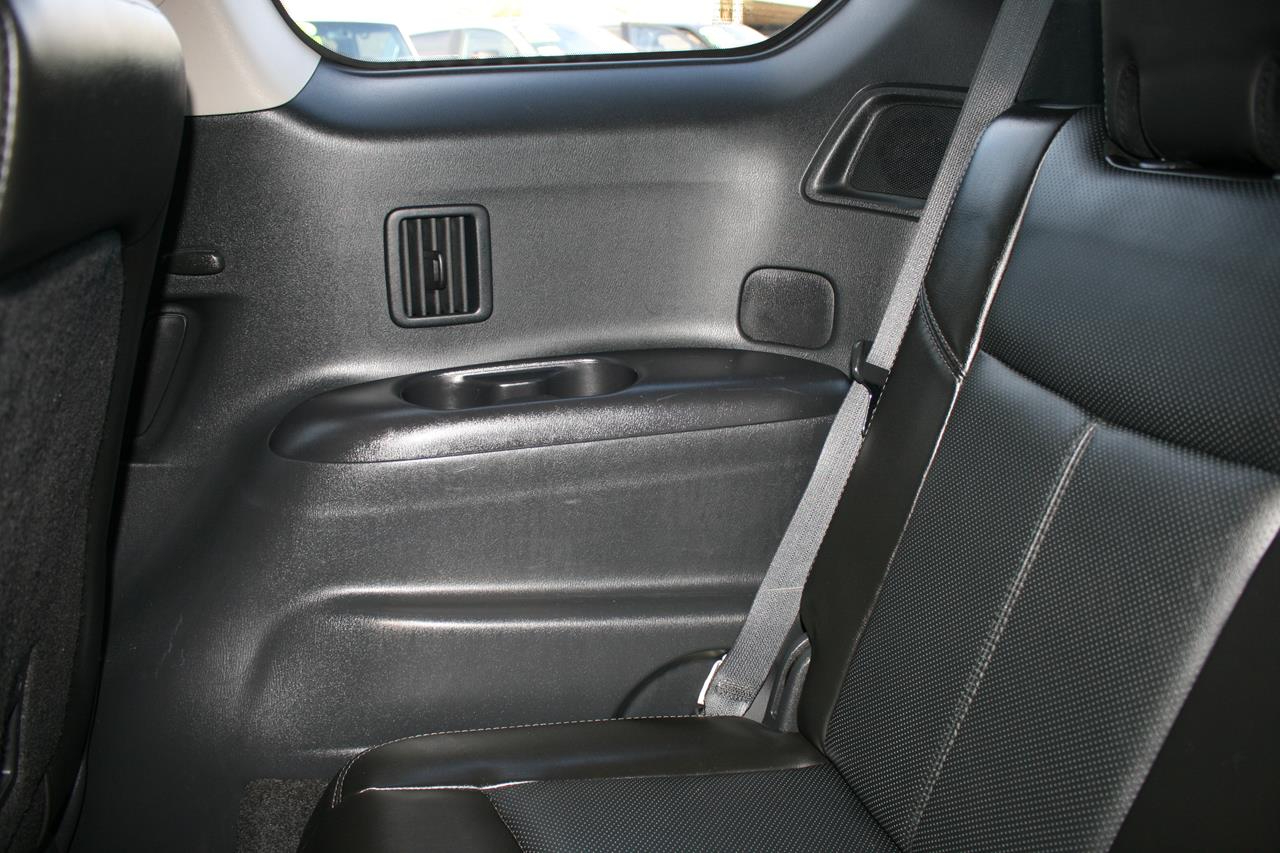 Nissan Pathfinder 2WD 4dr Platinum 2014