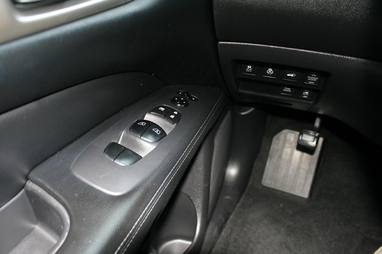 Nissan Pathfinder 2WD 4dr Platinum 2014