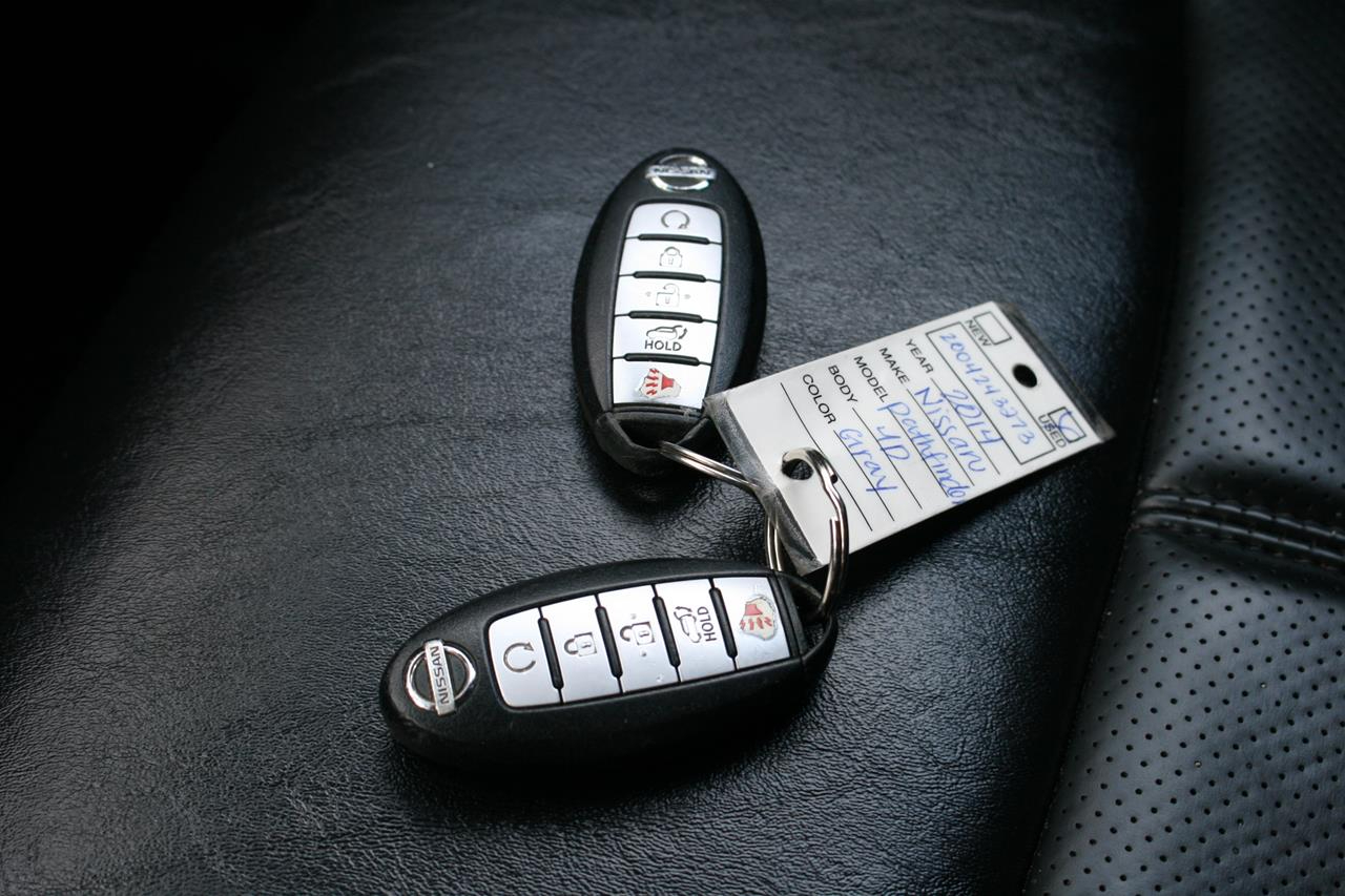 Nissan Pathfinder 2WD 4dr Platinum 2014