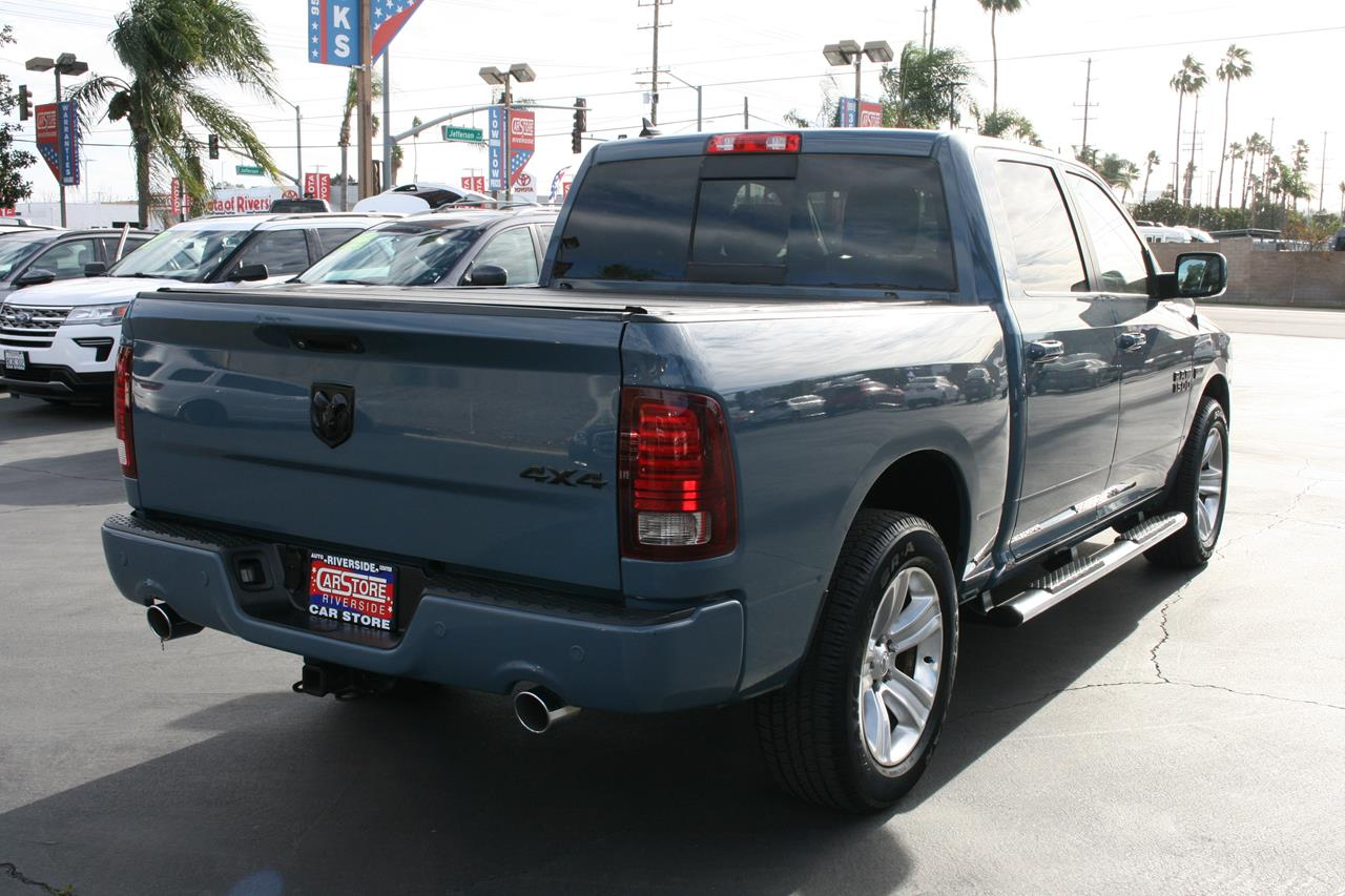 RAM 1500 4WD Crew Cab 140.5" Sport 2015