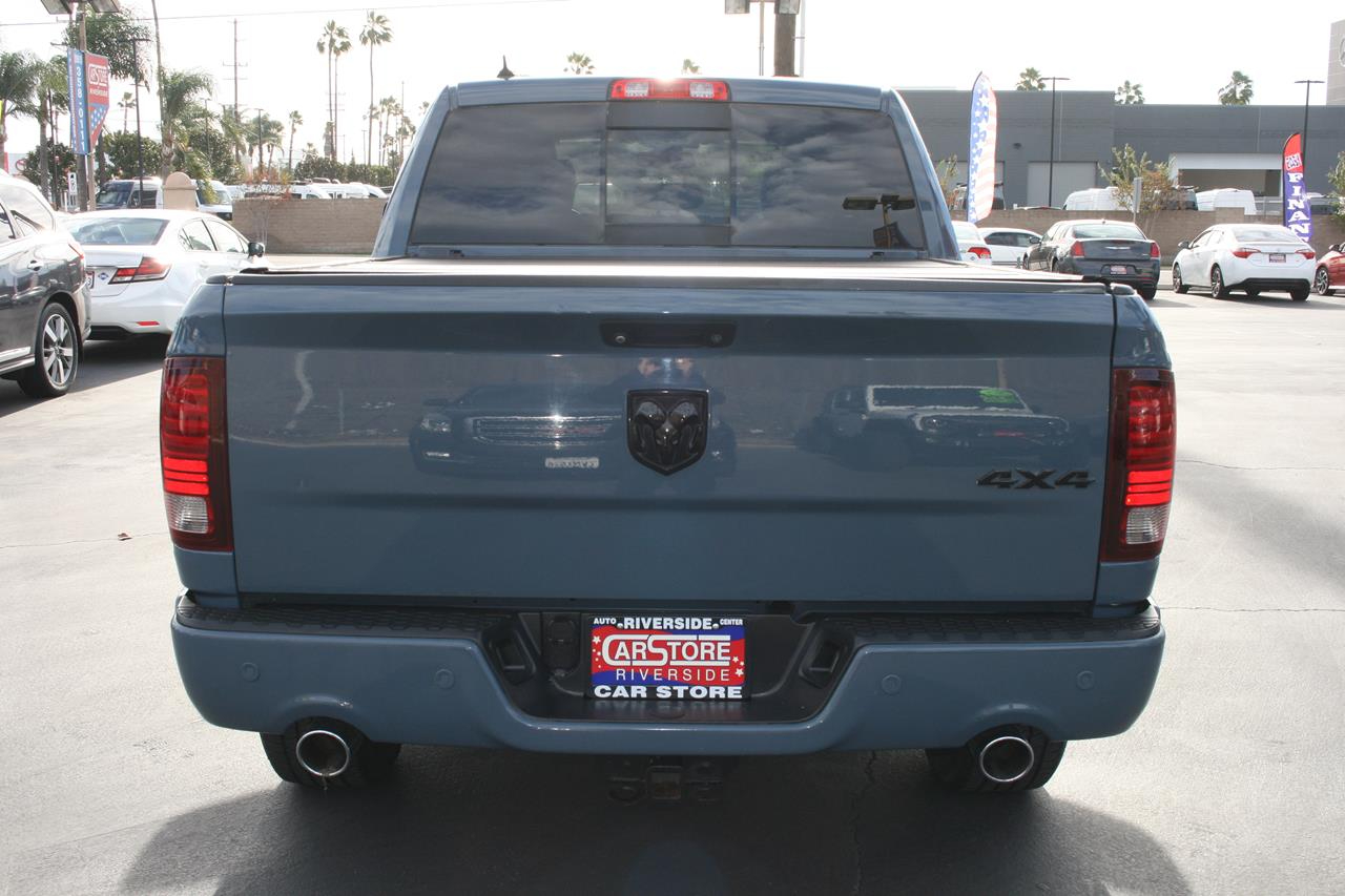 RAM 1500 4WD Crew Cab 140.5" Sport 2015