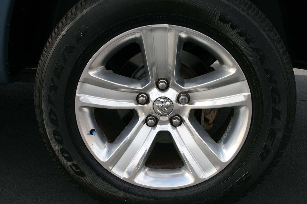 RAM 1500 4WD Crew Cab 140.5" Sport 2015