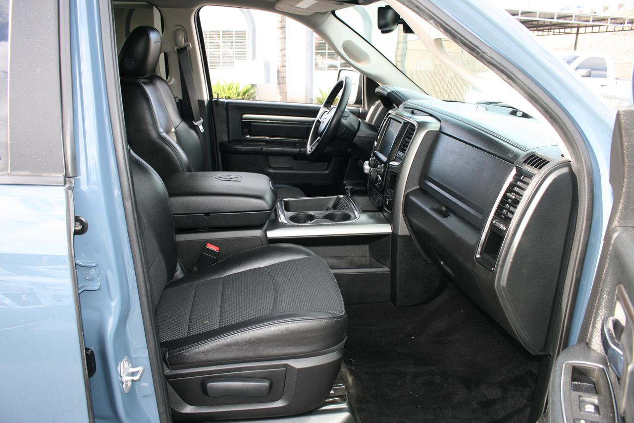 RAM 1500 4WD Crew Cab 140.5" Sport 2015