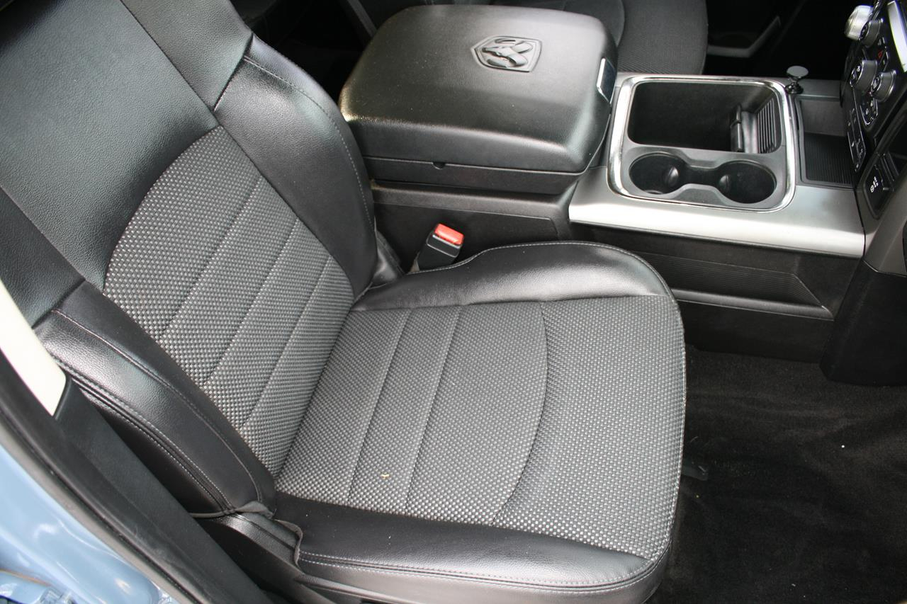 RAM 1500 4WD Crew Cab 140.5" Sport 2015