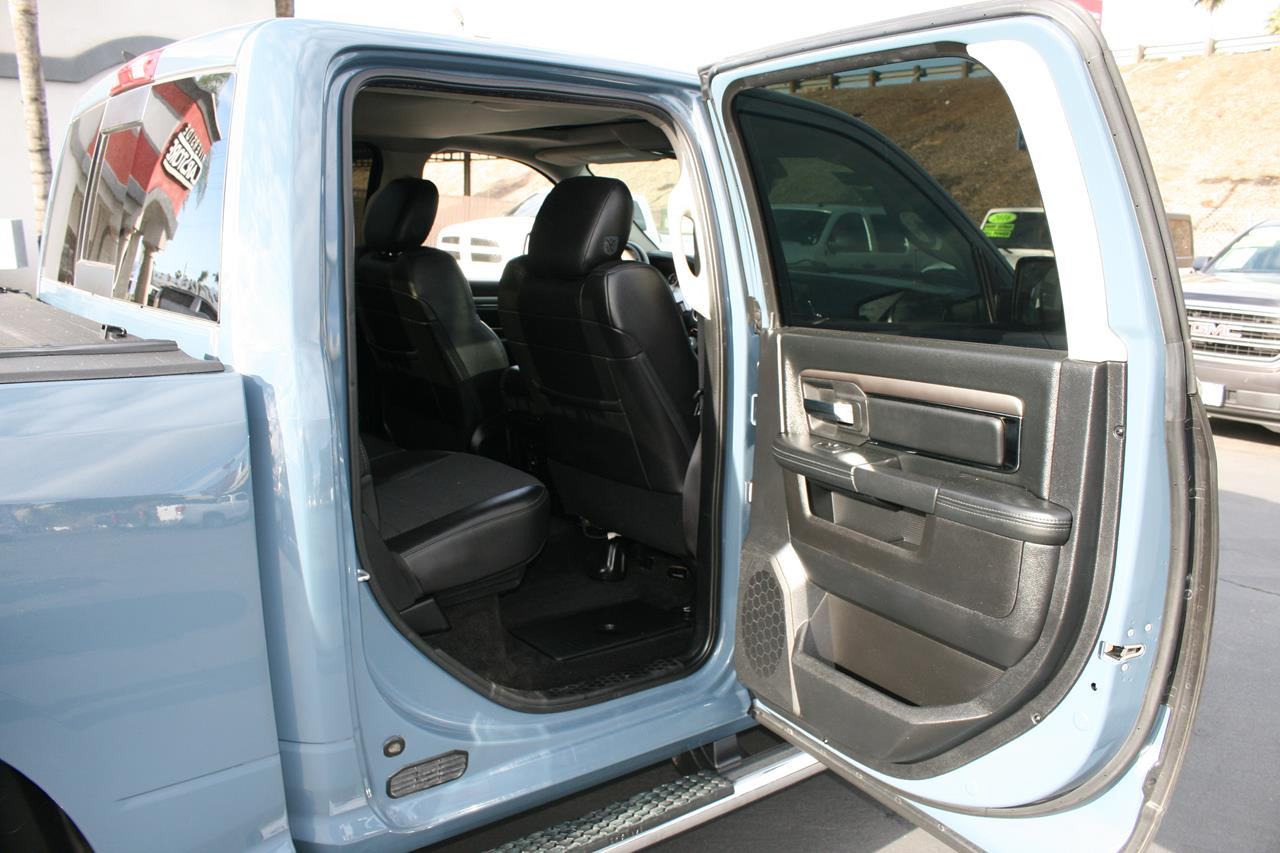 RAM 1500 4WD Crew Cab 140.5" Sport 2015