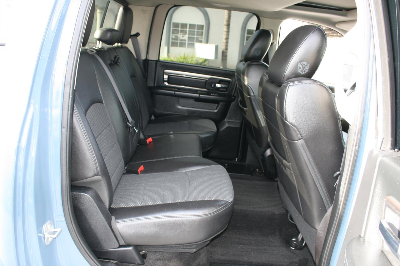 RAM 1500 4WD Crew Cab 140.5" Sport 2015