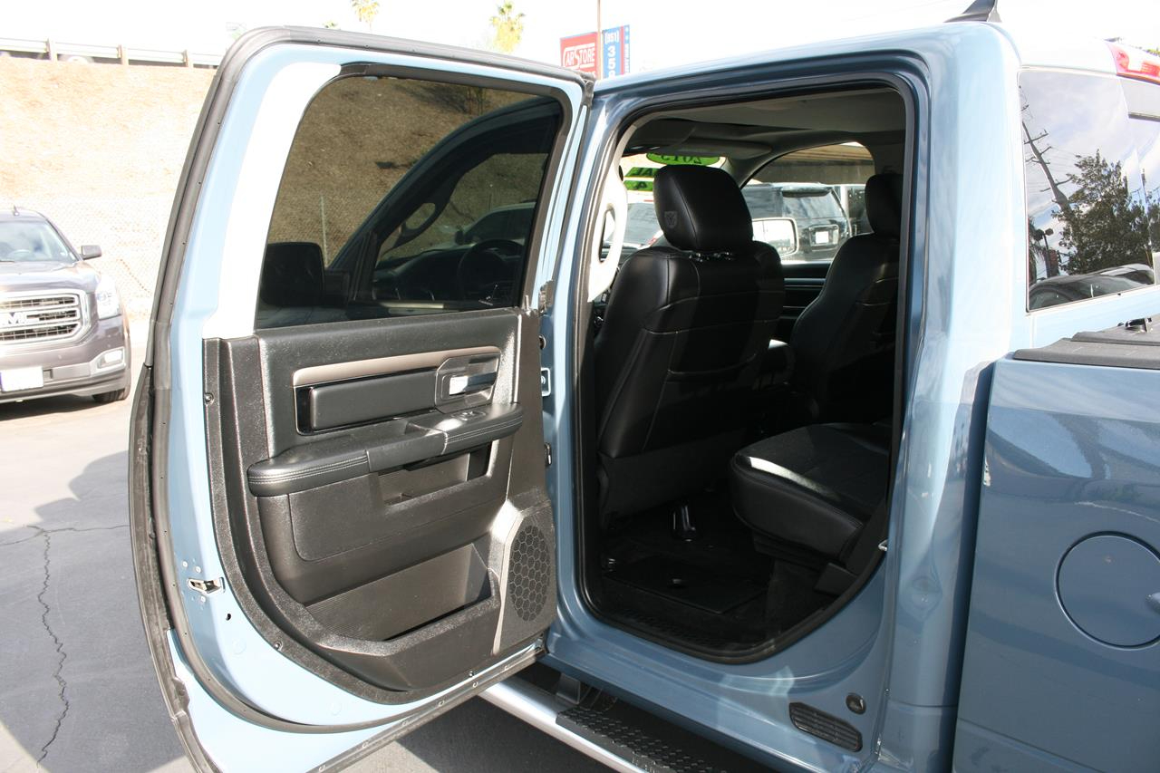 RAM 1500 4WD Crew Cab 140.5" Sport 2015