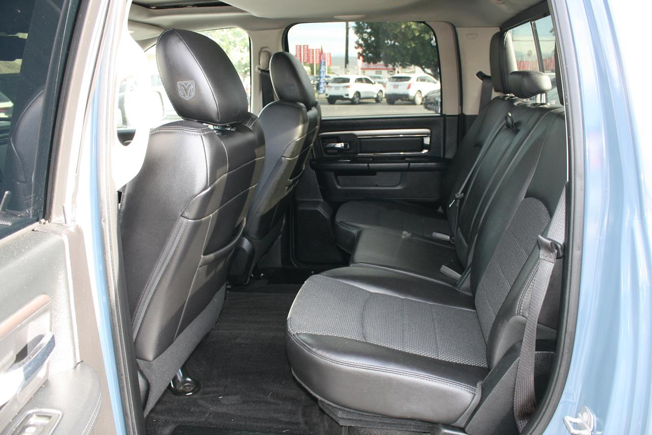 RAM 1500 4WD Crew Cab 140.5" Sport 2015