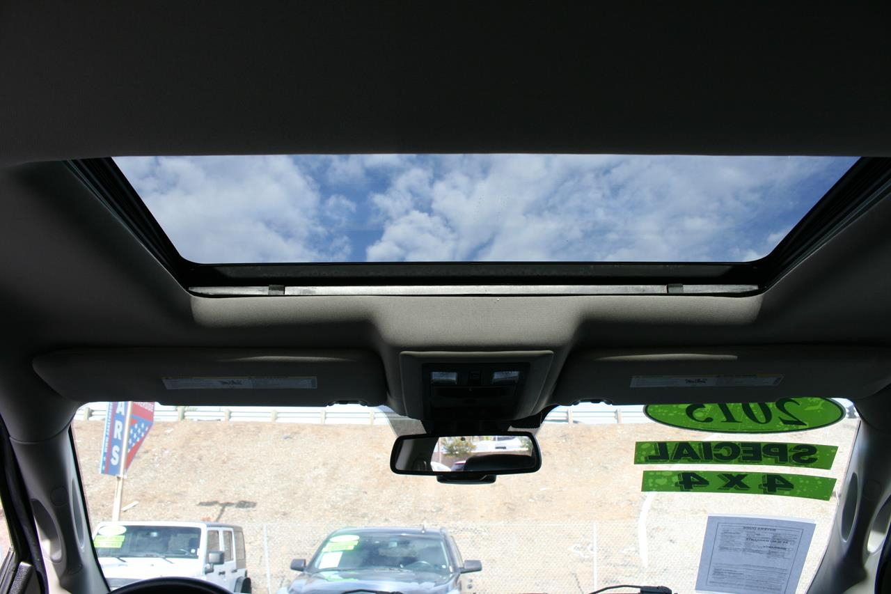 RAM 1500 4WD Crew Cab 140.5" Sport 2015