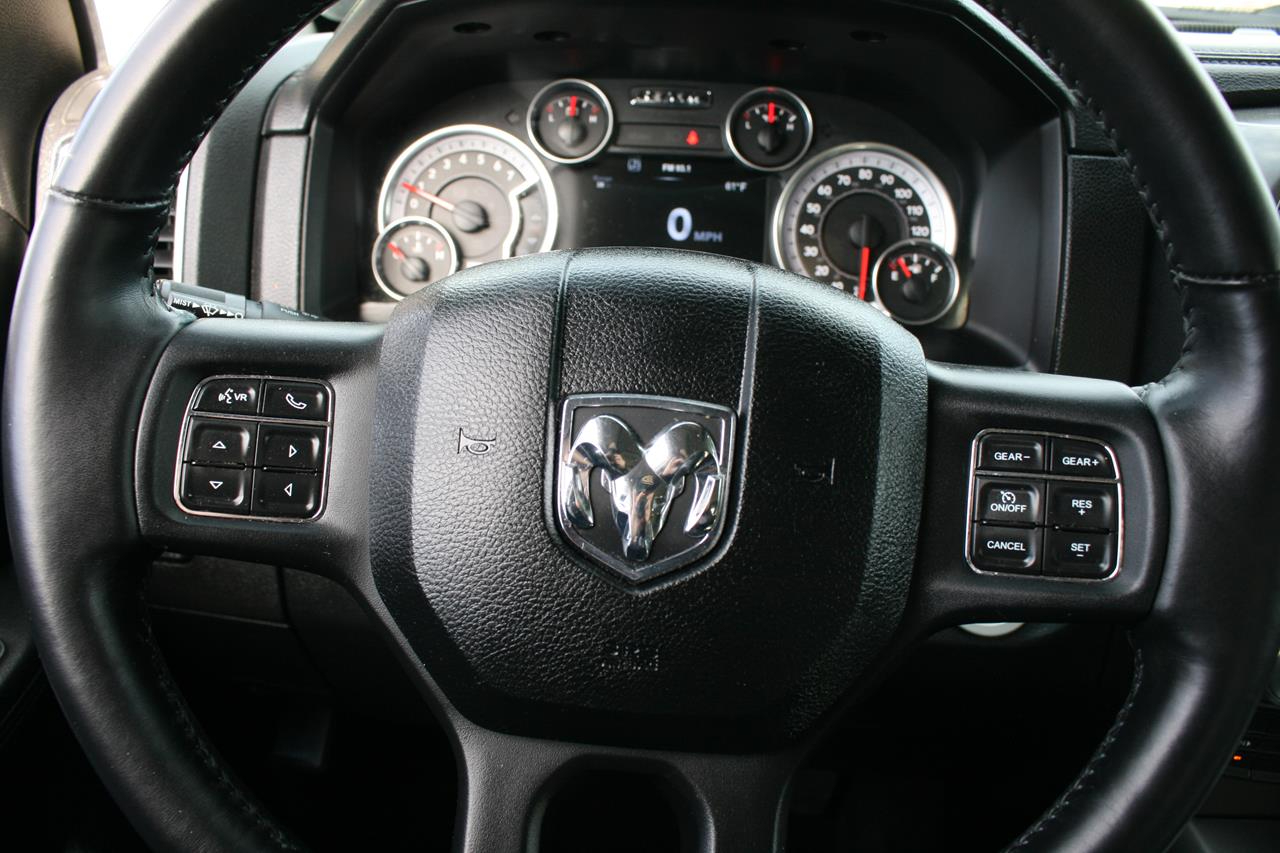 RAM 1500 4WD Crew Cab 140.5" Sport 2015