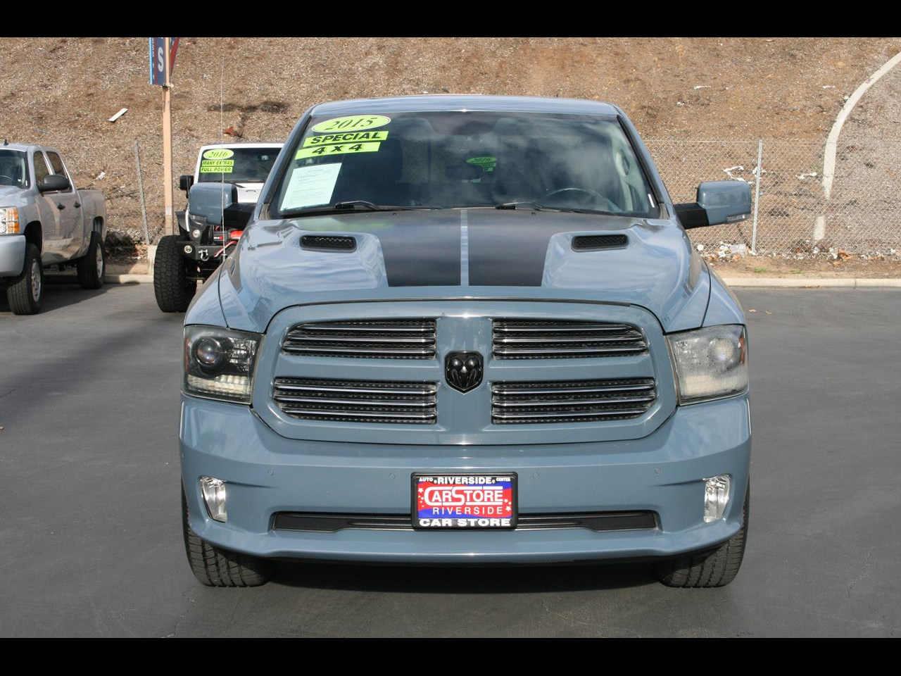 RAM 1500 4WD Crew Cab 140.5" Sport 2015