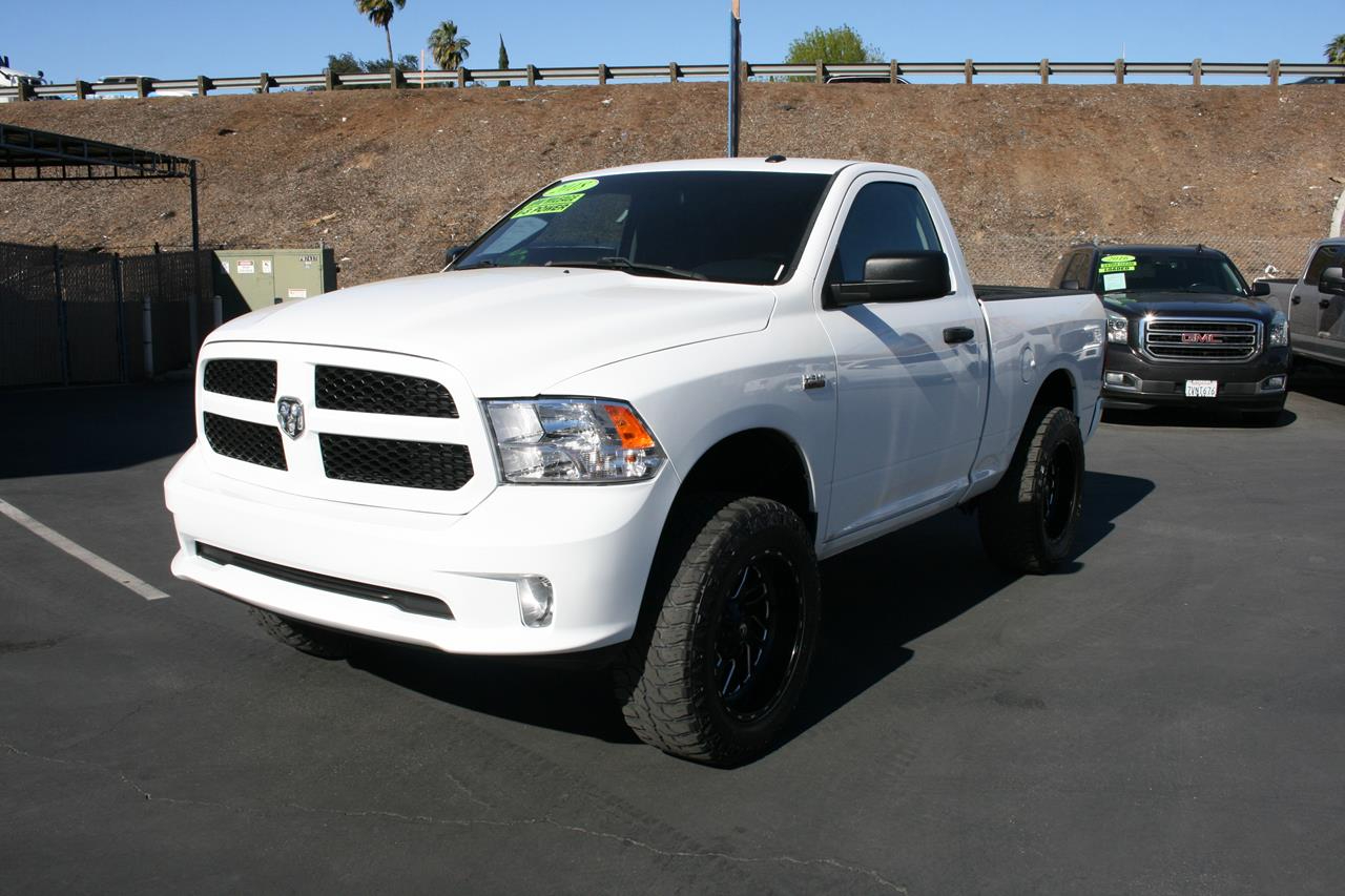 RAM 1500 Express 4x2 Reg Cab 6'4" Box 2018