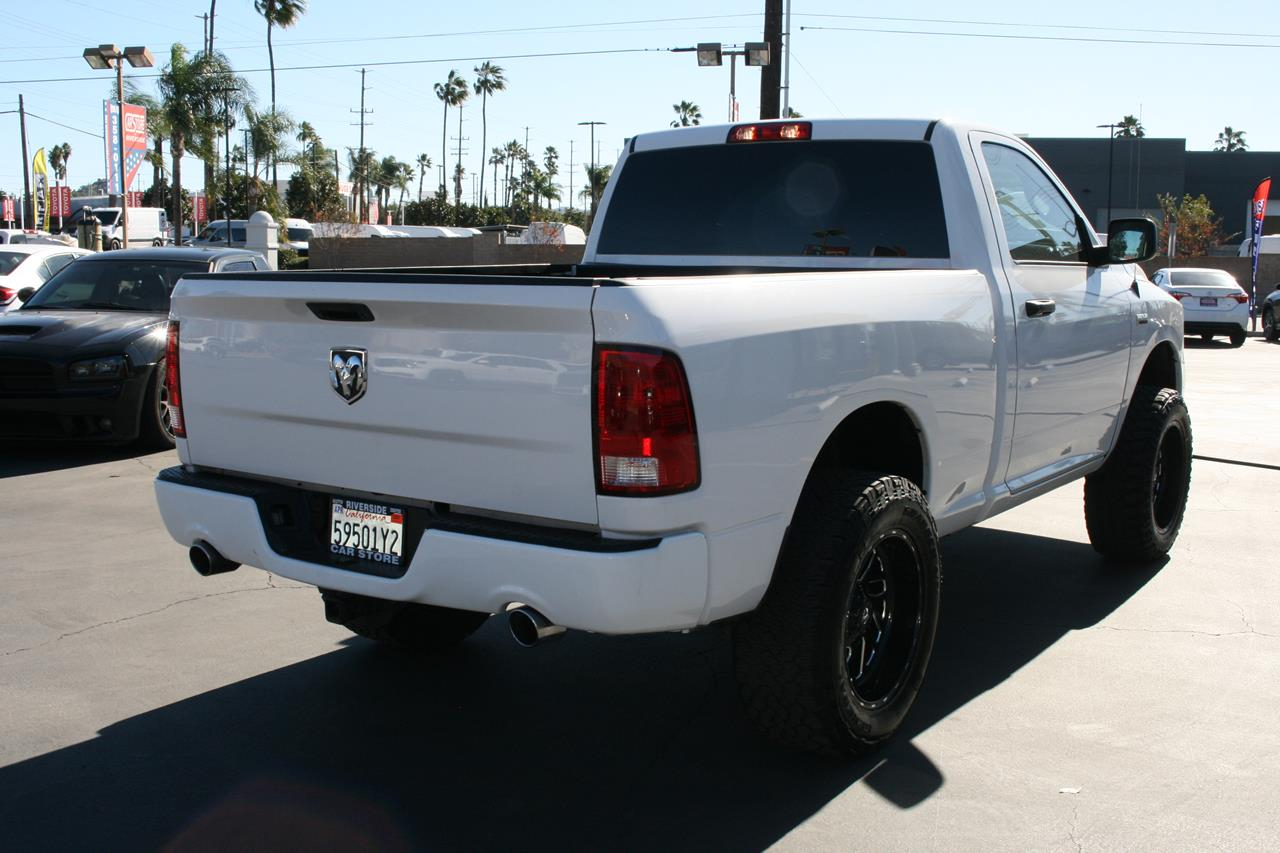 RAM 1500 Express 4x2 Reg Cab 6'4" Box 2018