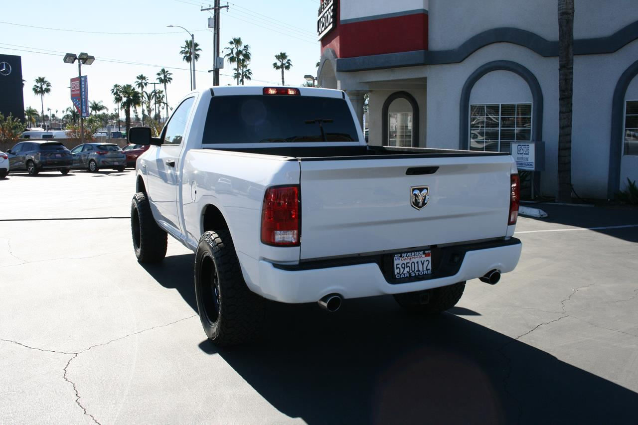RAM 1500 Express 4x2 Reg Cab 6'4" Box 2018