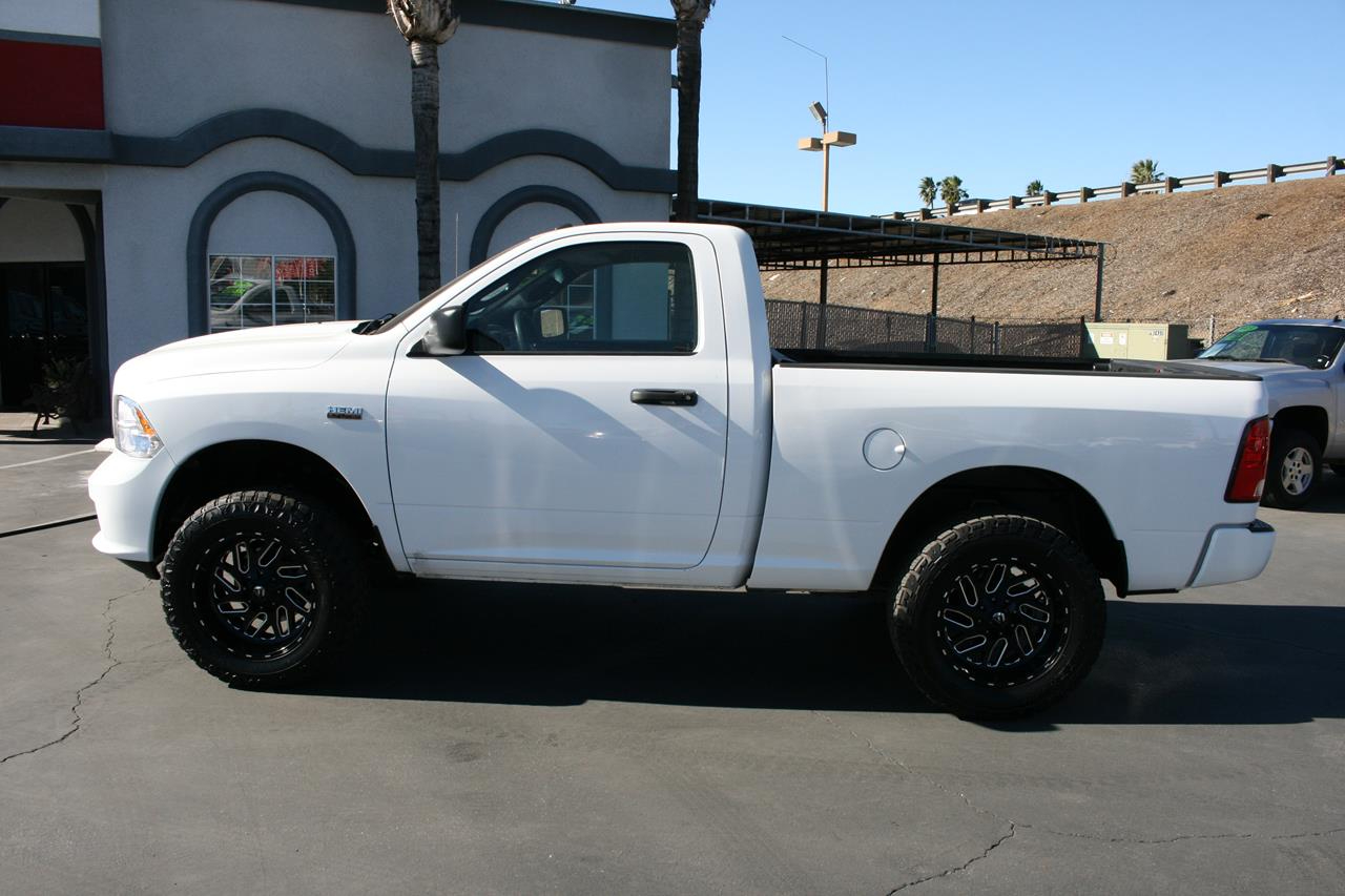 RAM 1500 Express 4x2 Reg Cab 6'4" Box 2018