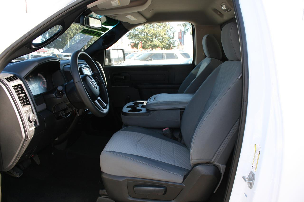 RAM 1500 Express 4x2 Reg Cab 6'4" Box 2018