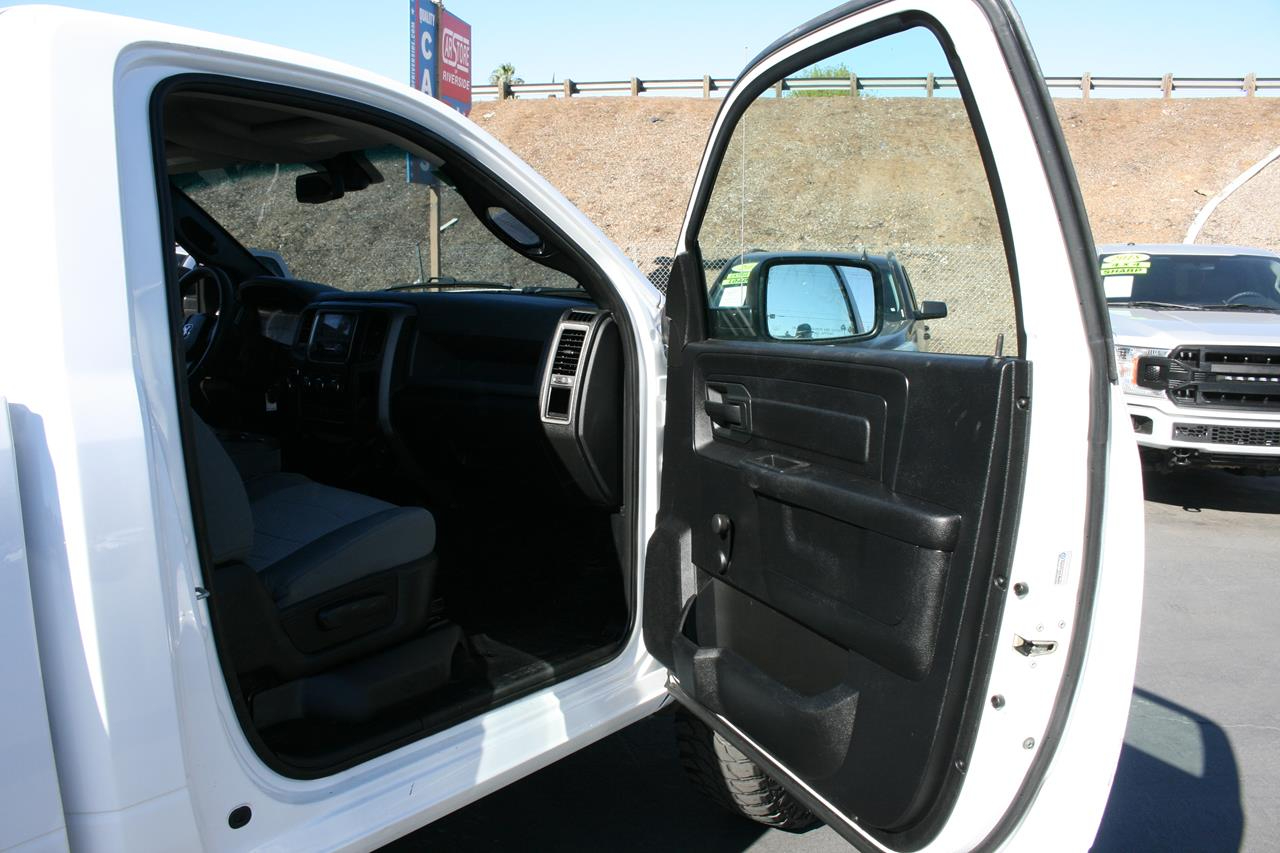 RAM 1500 Express 4x2 Reg Cab 6'4" Box 2018