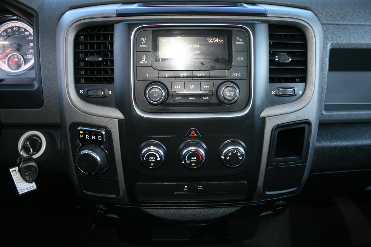 RAM 1500 Express 4x2 Reg Cab 6'4" Box 2018