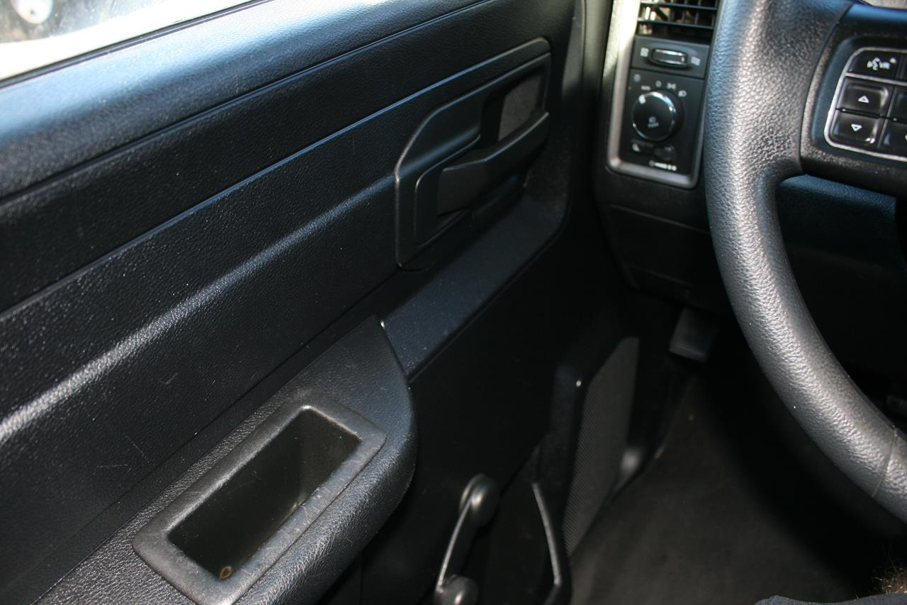 RAM 1500 Express 4x2 Reg Cab 6'4" Box 2018