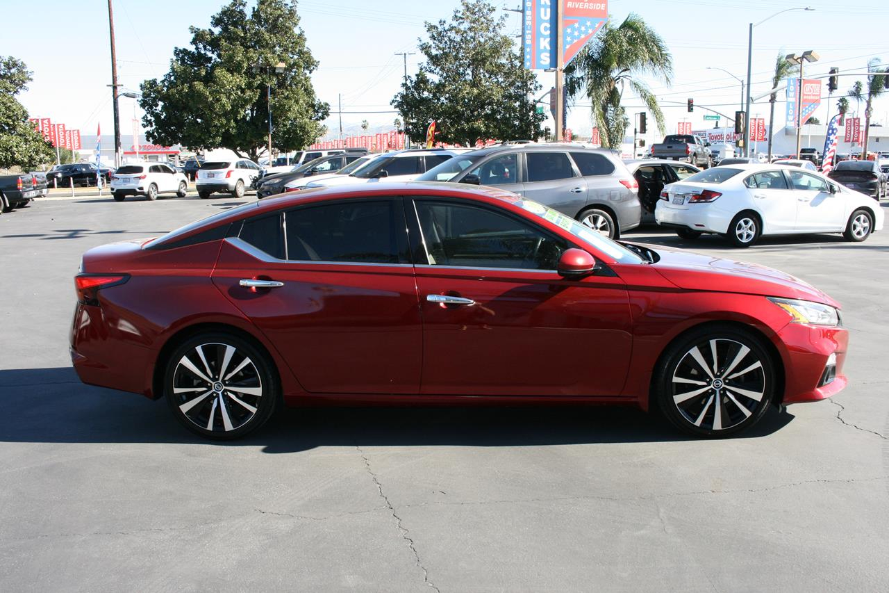 Nissan Altima 2.5 Platinum Sedan 2019