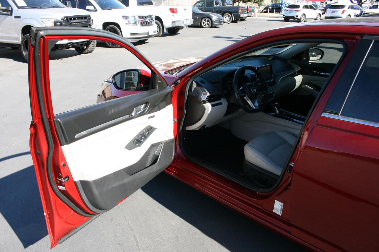 Nissan Altima 2.5 Platinum Sedan 2019