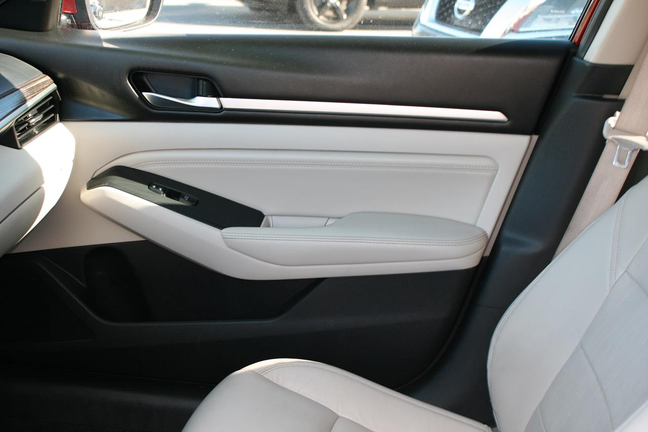 Nissan Altima 2.5 Platinum Sedan 2019