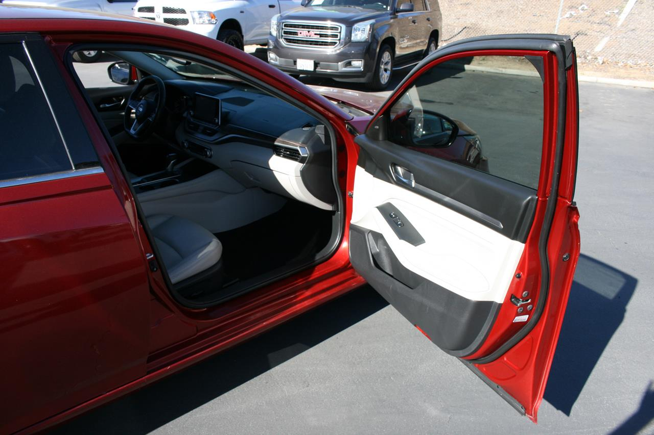 Nissan Altima 2.5 Platinum Sedan 2019