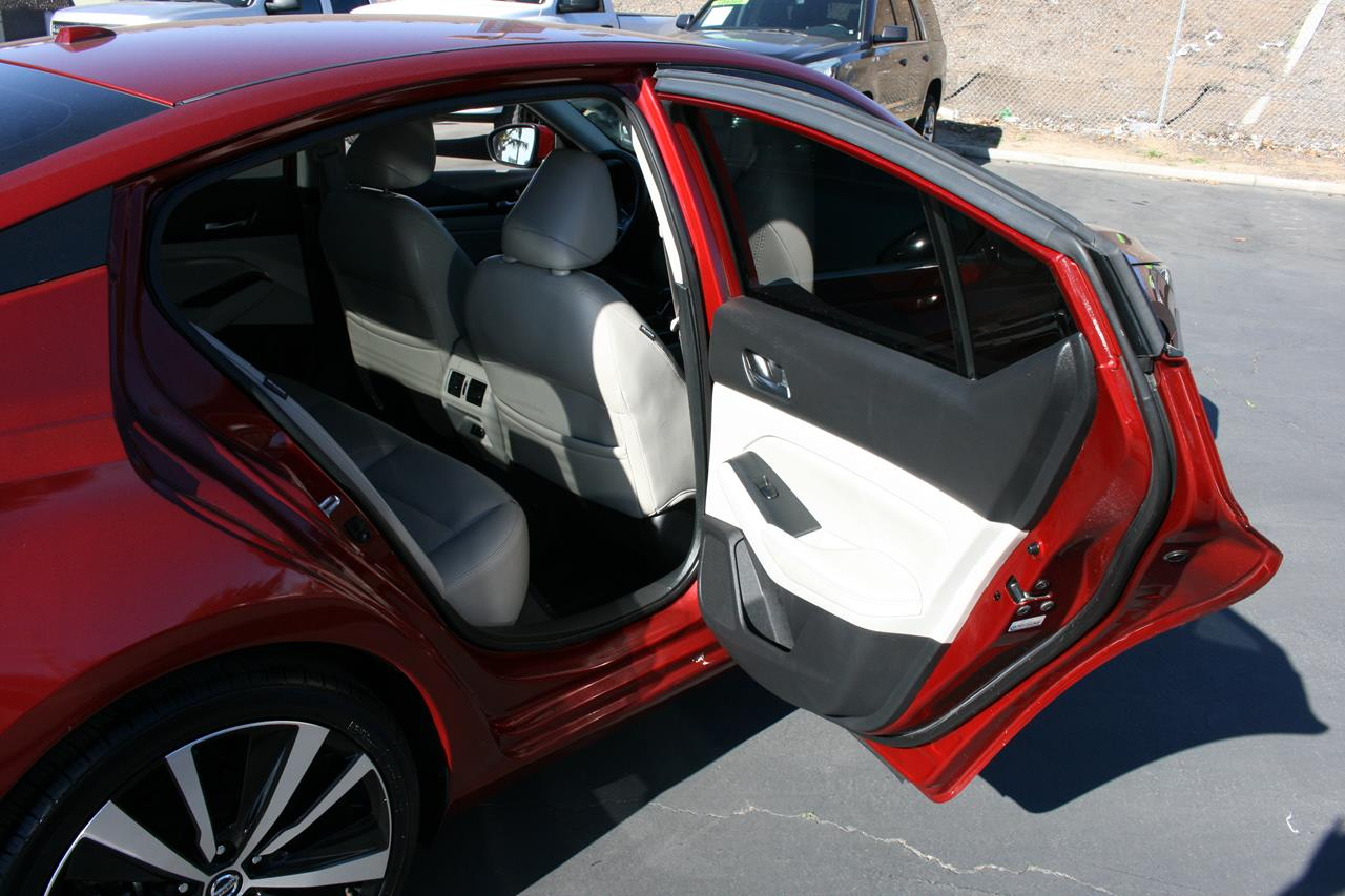 Nissan Altima 2.5 Platinum Sedan 2019